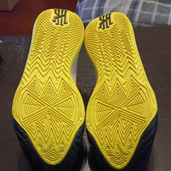 Nike Kyrie Flytrap 6 Orange Trance Yellow Strike Mens SZ 10 Womens SZ 11.5 NWOT - Picture 9 of 9